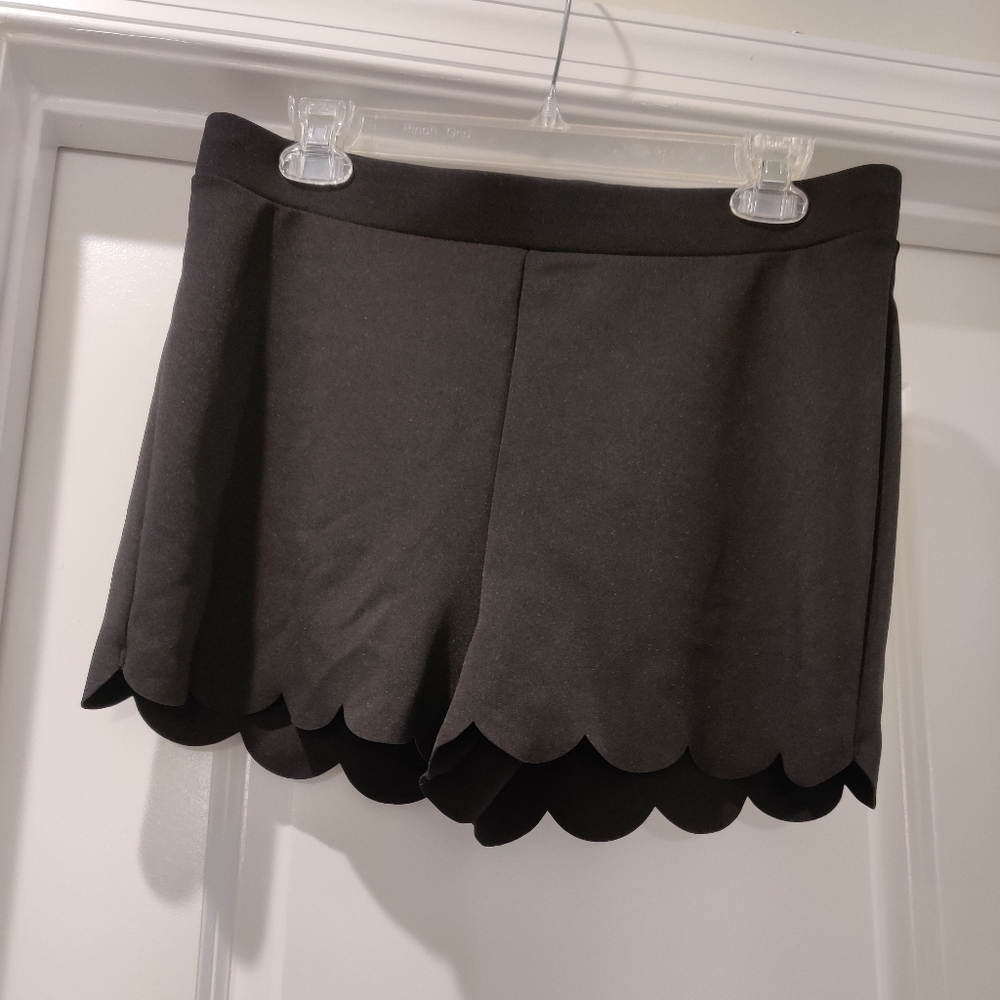 Express scalloped shorts